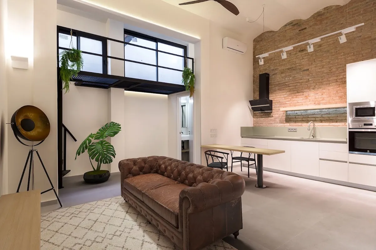 AK-BCN, inmobiliaria