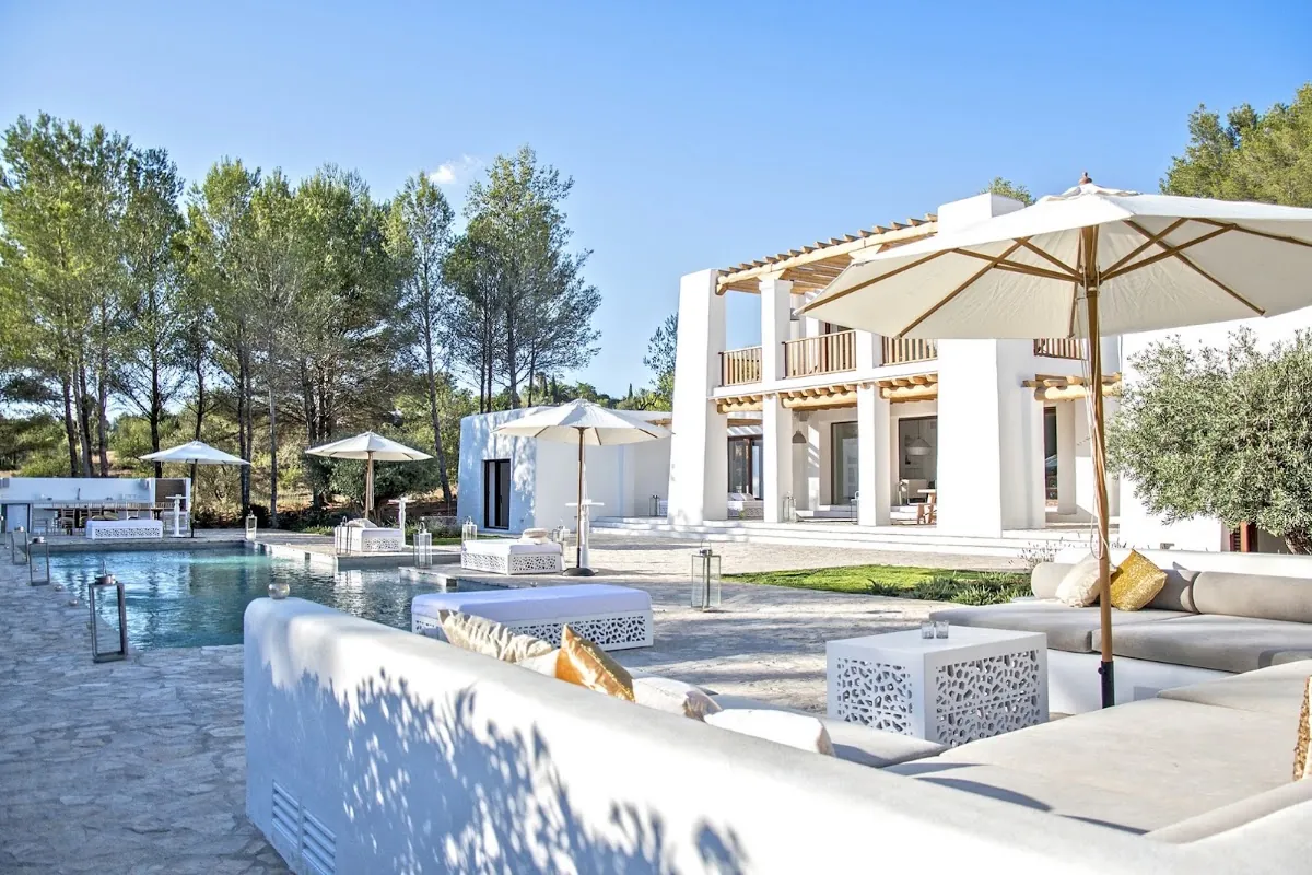 Black Book Ibiza, inmobiliaria