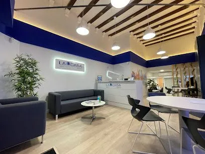 La Casa Agency | Punto Zona Hostafrancs BCN S.L, inmobiliaria