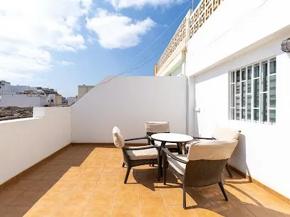 Laura Leyshon: Las Palmas Property, inmobiliaria